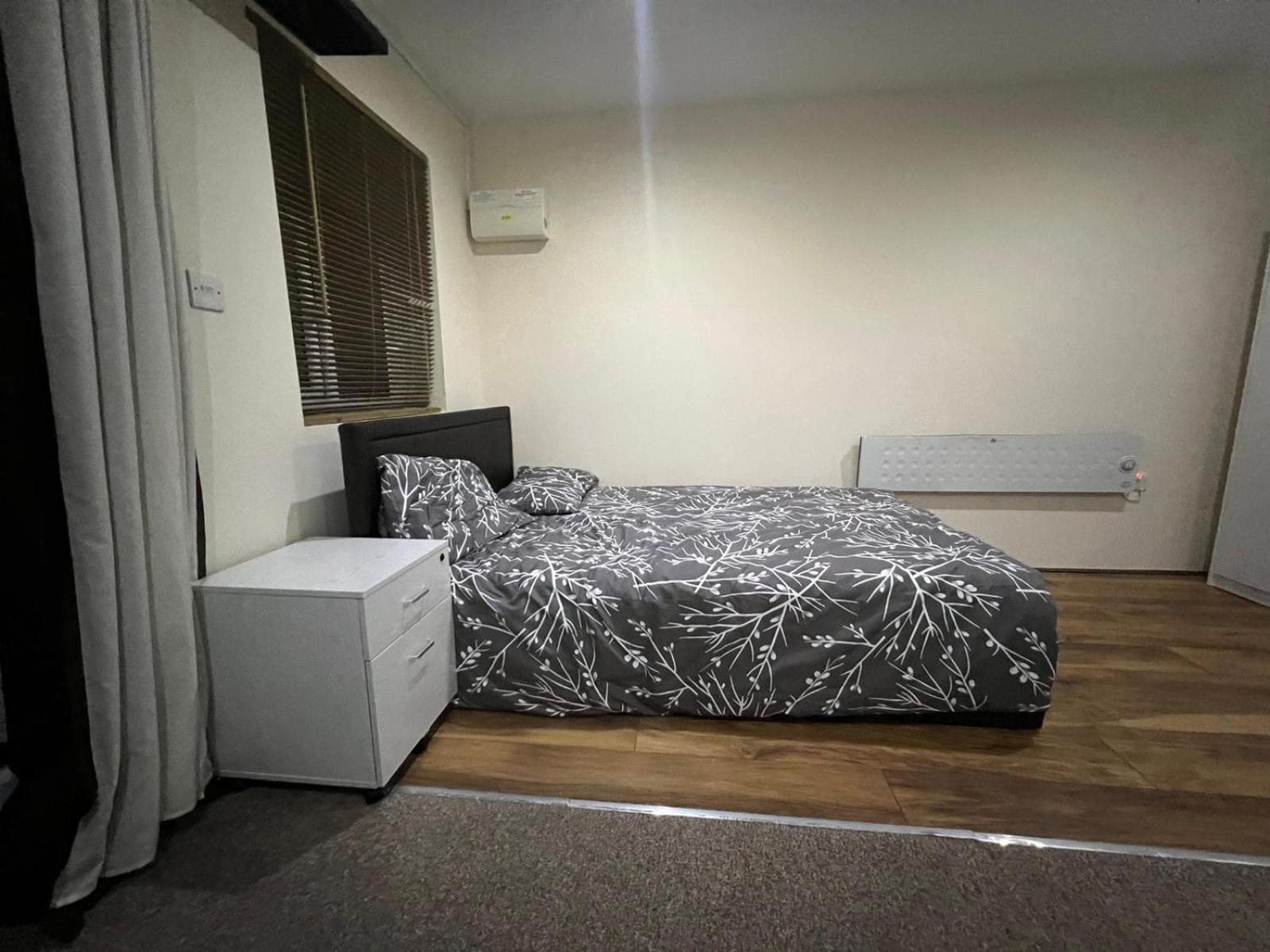Modern Studio In Rayners Lane Pinner Harrow Near Wembley Greater London 외부 사진